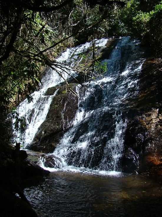 CACHOEIRA NO VALE DO MATUTU EM AIURUOCA-FOTO:BARBOSA - AIURUOCA - MG