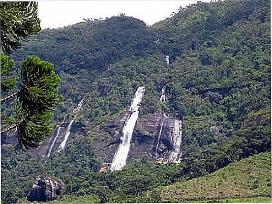 CACHOEIRA TRS MARIAS EM AIURUOCA-FOTO:CELIO FERRAZ - AIURUOCA - MG