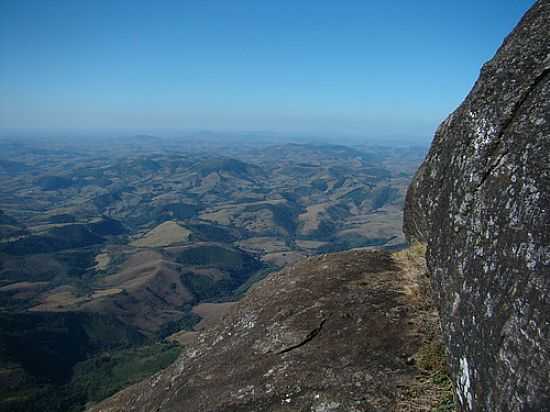 VALE DO MATUTU EM AIURUOCA-FOTO:BARBOSA - AIURUOCA - MG