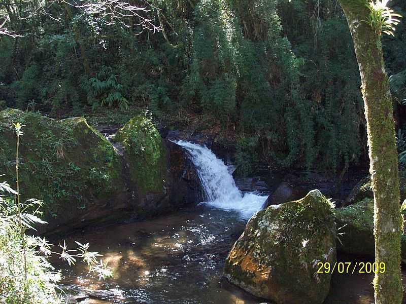 ALAGOA-MG-CACHOEIRA DO FUNIL-FOTO:CLCIO.MENDES - ALAGOA - MG