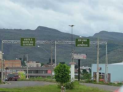 ENTRADA DA CIDADE-FOTO:MONTANHA  - ALPINPOLIS - MG