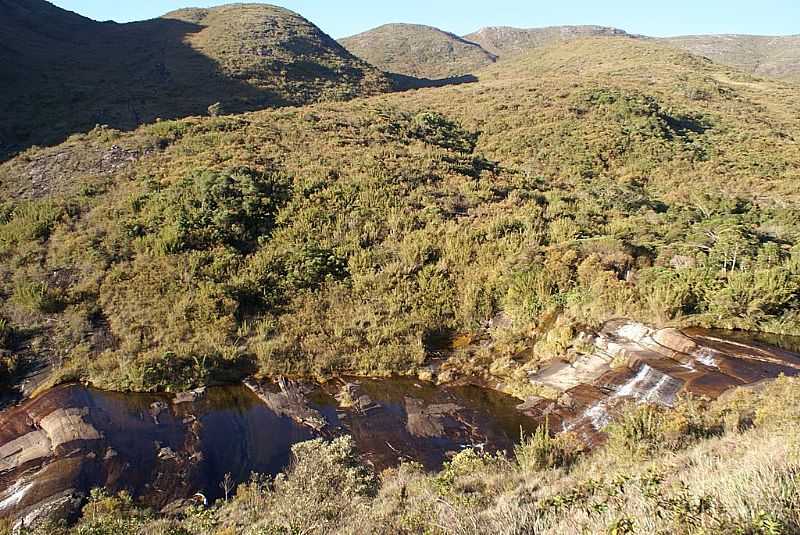 ALTO CAPARA-MG-CACHOEIRA NO PICO DA BANDEIRA-FOTO:ELPDIO JUSTINO DE ANDRADE - ALTO CAPARA - MG