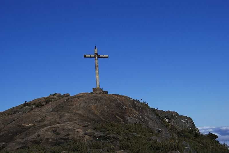 ALTO CAPARA-MG-CRUZEIRO NO PICO DA BANDEIRA-FOTO:ELPDIO JUSTINO DE ANDRADE - ALTO CAPARA - MG