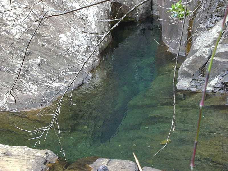 ALTO CAPARA-MG-PISCINA NATURAL NA CACHOEIRA BONITA-FOTO:MOHAMMADALBERTH - ALTO CAPARA - MG