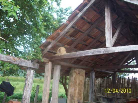 CASA ANTIGA NA ZONA RURAL DE ALTO CAPIM MG, POR JOO MEDEIROS - ALTO CAPIM - MG
