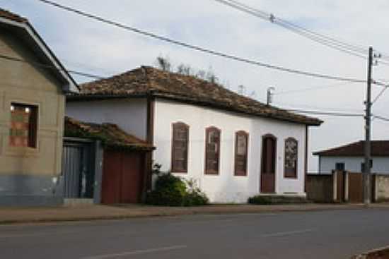 CASARIO-FOTO:FERNANDO BEZERRA  - ALTO MARANHO - MG