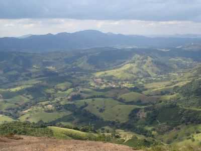 VISTA DE CIMA DA PEDRA DO ELEFANTE, POR ANDERSON ROGRIO HENGLEN - ANDRADAS - MG