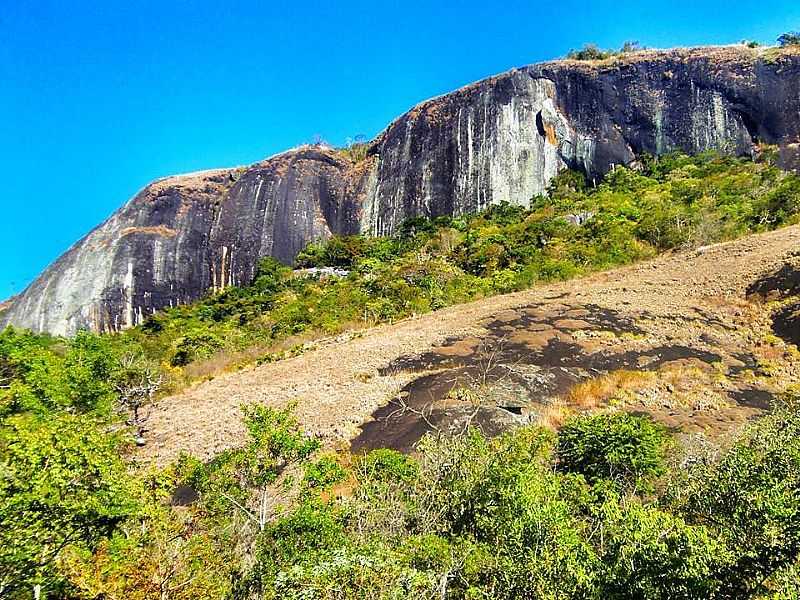 PARQUE ARQUEOLGICO DA SERRA DE SANTO A - ANDRELNDIA - MG