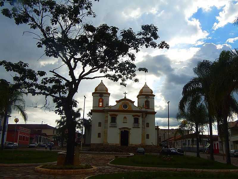 IGREJA MATRIZ DE NOSSA SENHORA DO PORTO DA ETERNA SALVAO  - ANDRELNDIA - MG