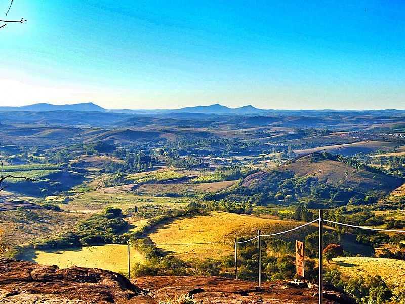 VISTA PANORAMICA DA PEDRA DO GAVIO - PARQUE ARQUEOLGICO  - ANDRELNDIA - MG