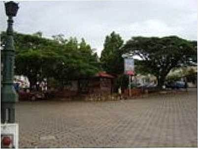 ANDRELNDIA, POR TATIANA ARANTES - ANDRELNDIA - MG