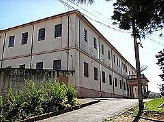 ESCOLA ESTADUAL VISCONDE DE ARANTES-FOTO:HENRIANGRA - ANDRELNDIA - MG