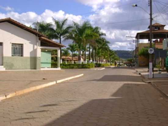 RUA DA CIDADE-FOTO:GILDAZIO FERNANDES [PANORAMIO] - ANGELNDIA - MG