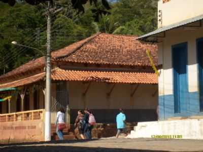 CASA-BAETA, POR HELOISA MOUTINHO ROCHA - ANGUSTURA - MG