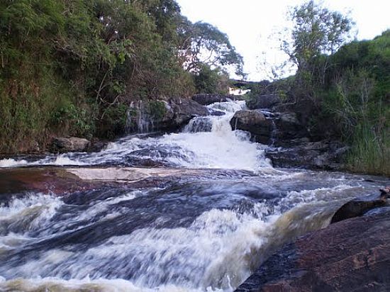 CACHOEIRA DOS PIMENTA-FOTO:REGINA MARCIA ABREU  - ANTNIO DOS SANTOS - MG