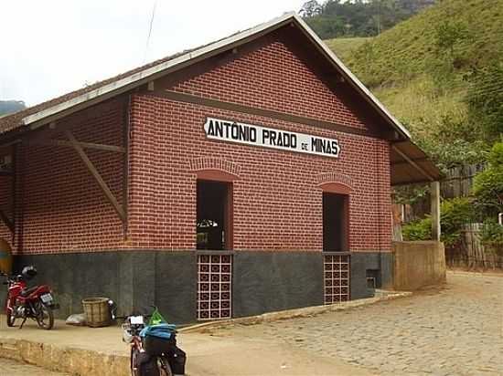 ANTIGA ESTAO DE TREM-FOTO:ANDRE ALVIM(XX) WW - ANTNIO PRADO DE MINAS - MG