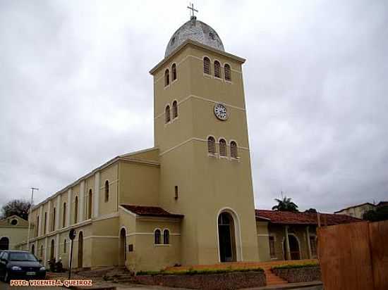 IGREJA MATRIZ DE SANTO ANTONIO DE PDUA EM ARAUA-FOTO:VICENTE A. QUEIROZ - ARAUA - MG