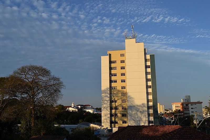 ARAGUARI-MG-CENTRO DA CIDADE-FOTO:PARRUCO - ARAGUARI - MG