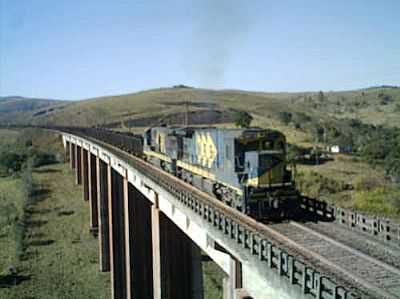 VIADUTO DO ESPRAIADO-FOTO:EMERSON JEAN SILVA - ARANTINA - MG