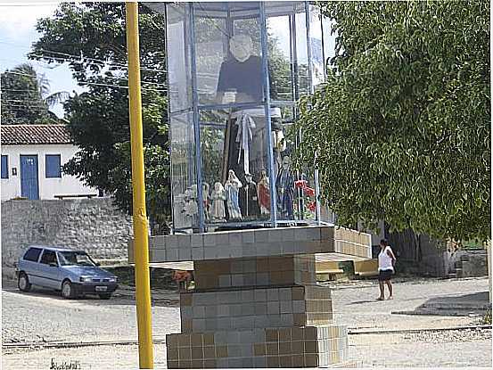 MONUMENTO  PADRE CCERO NA PRAA CENTRAL EM ANEL-FOTO:FLEURY BARROS - ANEL - AL