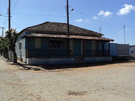 ARAJOS-MG-CASARO NO CENTRO-FOTO:ANDRE LUCIANO F.SANTIS - ARAJOS - MG