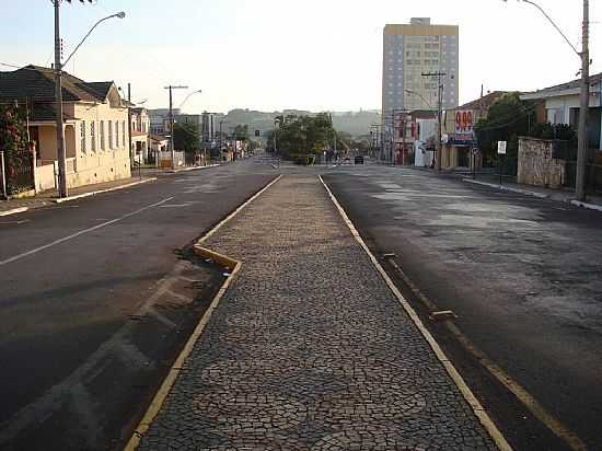 ARAX-MG-AVENIDA ANTNIO CARLOS-FOTO:LUIS MACEDO - ARAX - MG