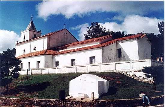 VISTA DA IGREJA E CAIXA D'GUA  -  POR JOS ANTNIO DE VILA SACRAMENTO - SO MIGUEL DO CAJURU - MG