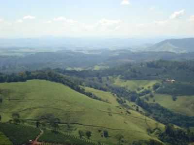 SERRA EM AREADO, POR LEANDRO BORGES - AREADO - MG