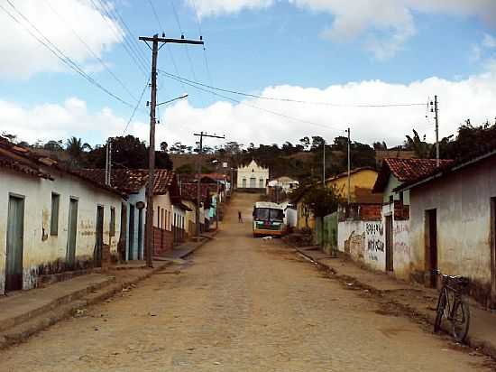 AVA DO JACINTO-MG-RUA DA CIDADE E AO FUNDO A IGREJA-FOTO:NOESIOALMEIDA - AVA DO JACINTO - MG