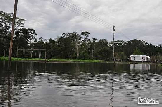 COMPLETAMENTE ALAGADO NA POCA DAS CHEIAS, O CAMPO DE FUTEBOL DE UMA DAS COMUNIDADES RIBEIRINHAS NA RESERVA DO MAMIRAU EM TEF-AM-FOTO:RODRIGO - TEF - AM