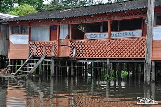 ESCOLA DE UMA DAS COMUNIDADES RIBEIRINHAS NA RESERVA DO MAMIRAU EM TEF-AM-FOTO:RODRIGO - TEF - AM