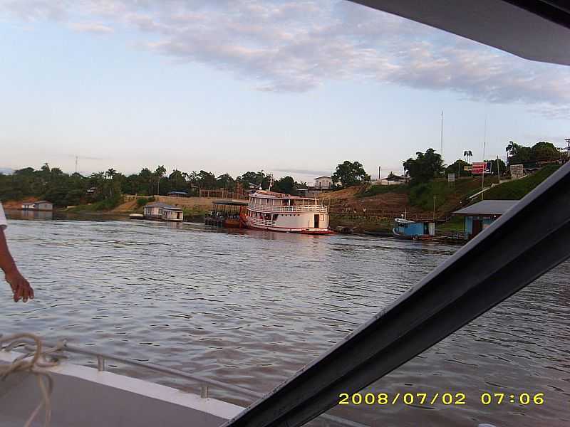 TONANTINS-AM-PORTO DA CIDADE-FOTO:SANTELLI - TONANTINS - AM