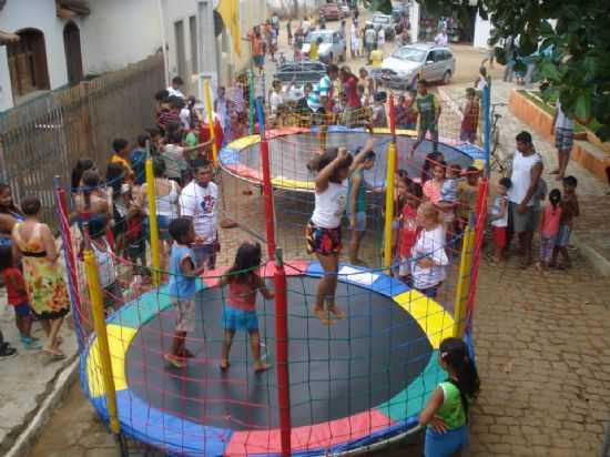 ANIVERSRIO DA CIDADE., POR RAQUEL - BANDEIRA - MG