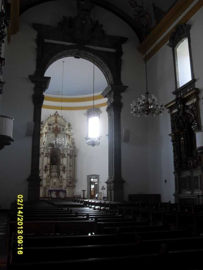 INTERIOR DA IGREJA EM BARO DE COCAIS, POR PAULO CZAR DA PAZ - BARO DE COCAIS - MG