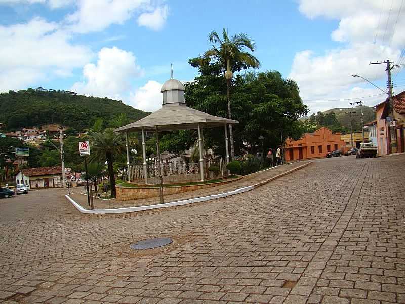 BARO DE COCAIS-MG-CORETO NA PRAA DA MATRIZ-FOTO:JAIRO NUNES FERREIRA - BARO DE COCAIS - MG