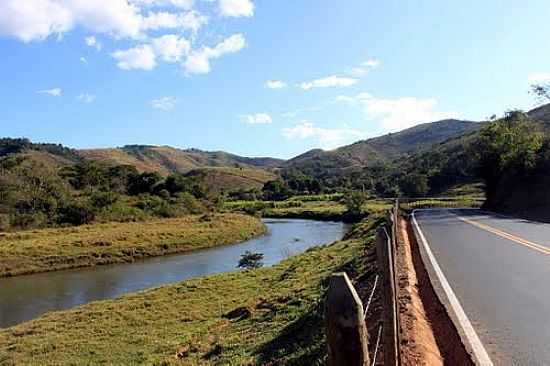 ESTRADA PARA BARRA LONGA MARGEANDO O RIO GUALAXO DO SUL-MG-FOTO:MILTON BRIGOLINI NEM - BARRA LONGA - MG