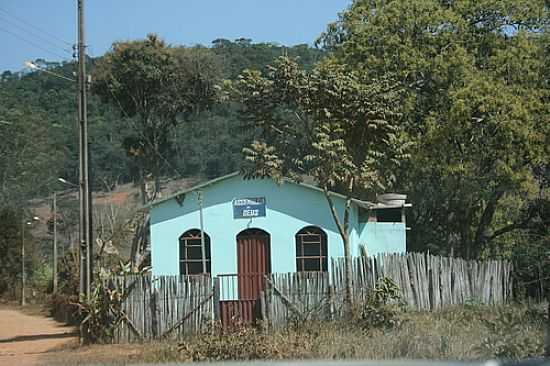 IGREJA DA ASSEMBLIA DE DEUS NA COMUNIDADE DE BARRO BRANCO EM BARRA LONGA-MG-FOTO:GERALDO SALOMO - BARRA LONGA - MG