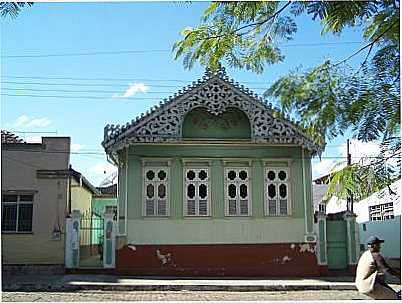 CASA ANTIGA, POR FABRCIO LAGE MANSUR - BARROSO - MG