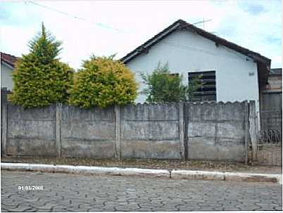 CASAS DA COAHB - BAIRRO BANDEIRANTE, POR DANIELE - BARROSO - MG