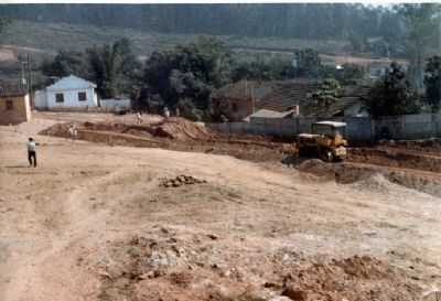 CONSTRUO DO VIADUTO, POR CARLOS ROBERTO MOREIRA - BELA VISTA DE MINAS - MG