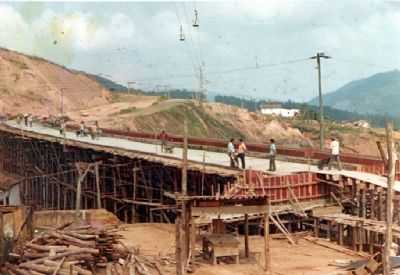 CONSTRUO DO VIADUTO EM 1973, POR CARLOS ROBERTO MOREIRA - BELA VISTA DE MINAS - MG