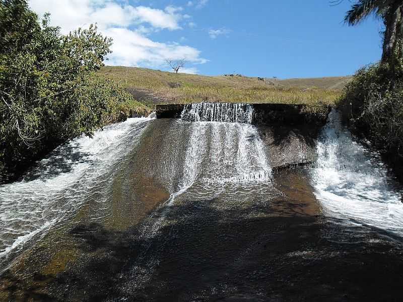 BELIZRIO-MG-CACHOEIRA DE BELIZRIO-FOTO:WELLINGTON ALVIM DA CUNHA - BELISRIO - MG