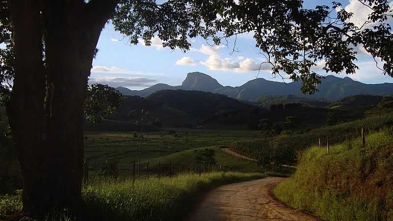 BELIZRIO-MG-ESTRADA PARA O PICO DO ITAJURU-FOTO:JOS MUNIZ - BELISRIO - MG