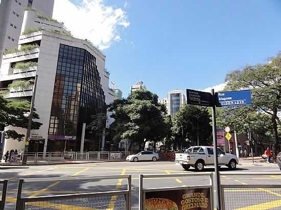 BELO HORIZONTE-MG-AV.CRISTVO COLOMBO,ESQ.COM RUA ALAGOAS NO CENTRO-FOTO:PAULO YUJI TAKARADA - BELO HORIZONTE - MG