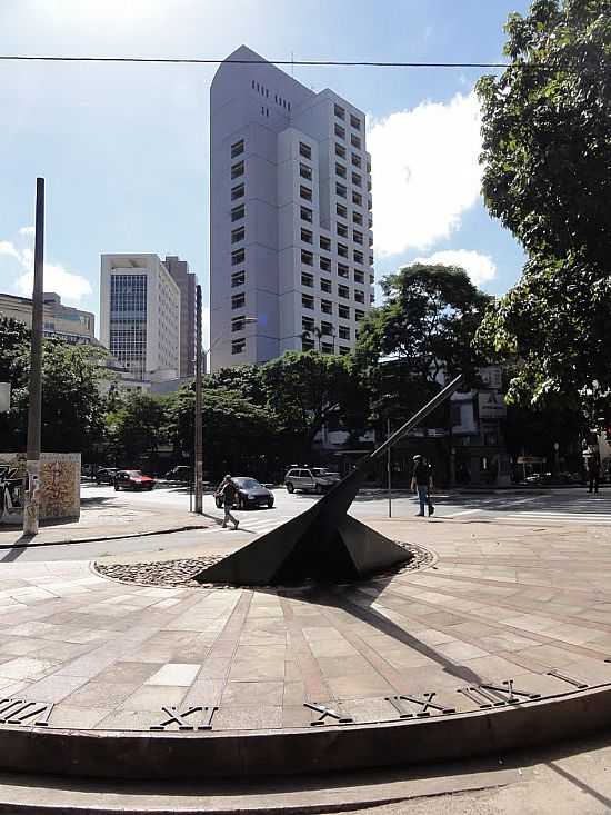 BELO HORIZONTE-MG-RELGIO SOLAR NA PRAA CENTRAL-FOTO:PAULO YUJI TAKARADA - BELO HORIZONTE - MG