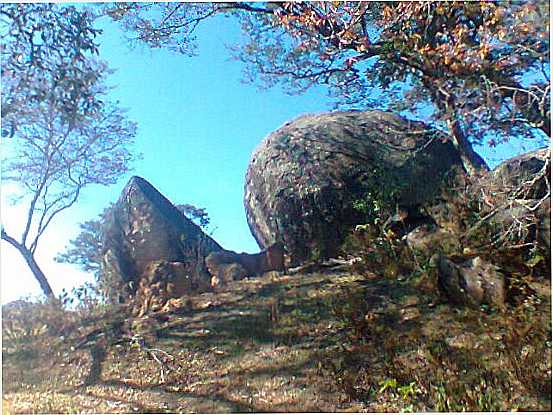 PEDRA DO URUBU-BOA MORTE, POR JHENIFER GISELI FERREIRA - BELO VALE - MG