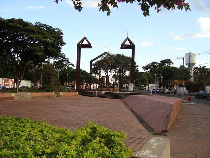 MEMORIAL  IGREJA MATRIZ DE N. SRA DO CARMO NA PRAA MILTON CAMPOS. - BETIM - MG