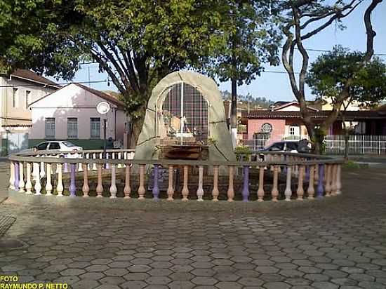 GRUTA DE N.SRA.DE LOURDES EM BICAS-FOTO:RAYMUNDO P NETTO - BICAS - MG