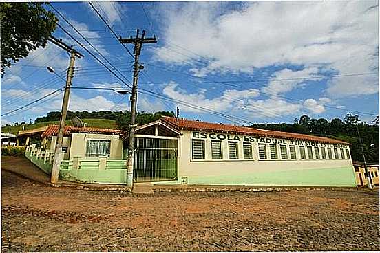 ESCOLA ESTADUAL TEMSTOCLES EUTRPIO-FOTO:SGTRANGEL - BOA FAMLIA - MG