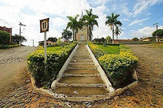 PRAA E IGREJA DE SO FRANCISCO DE PAULA FOTO SGTRANGEL - BOA FAMLIA - MG